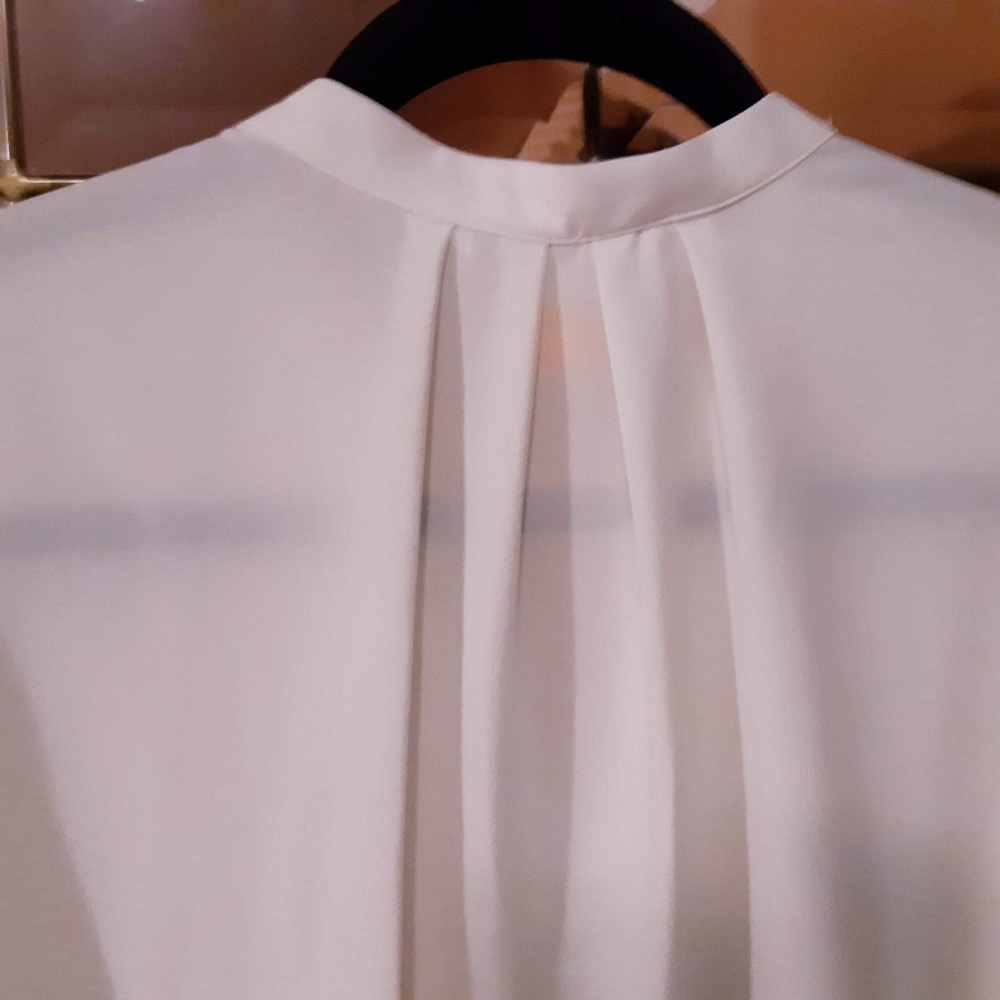 White Tie-up Top - NWT👌 - Picture 5 of 5